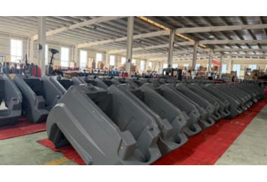 Overseas Clients Visit RONLON Floor Scrubber Factory After May Day Holiday